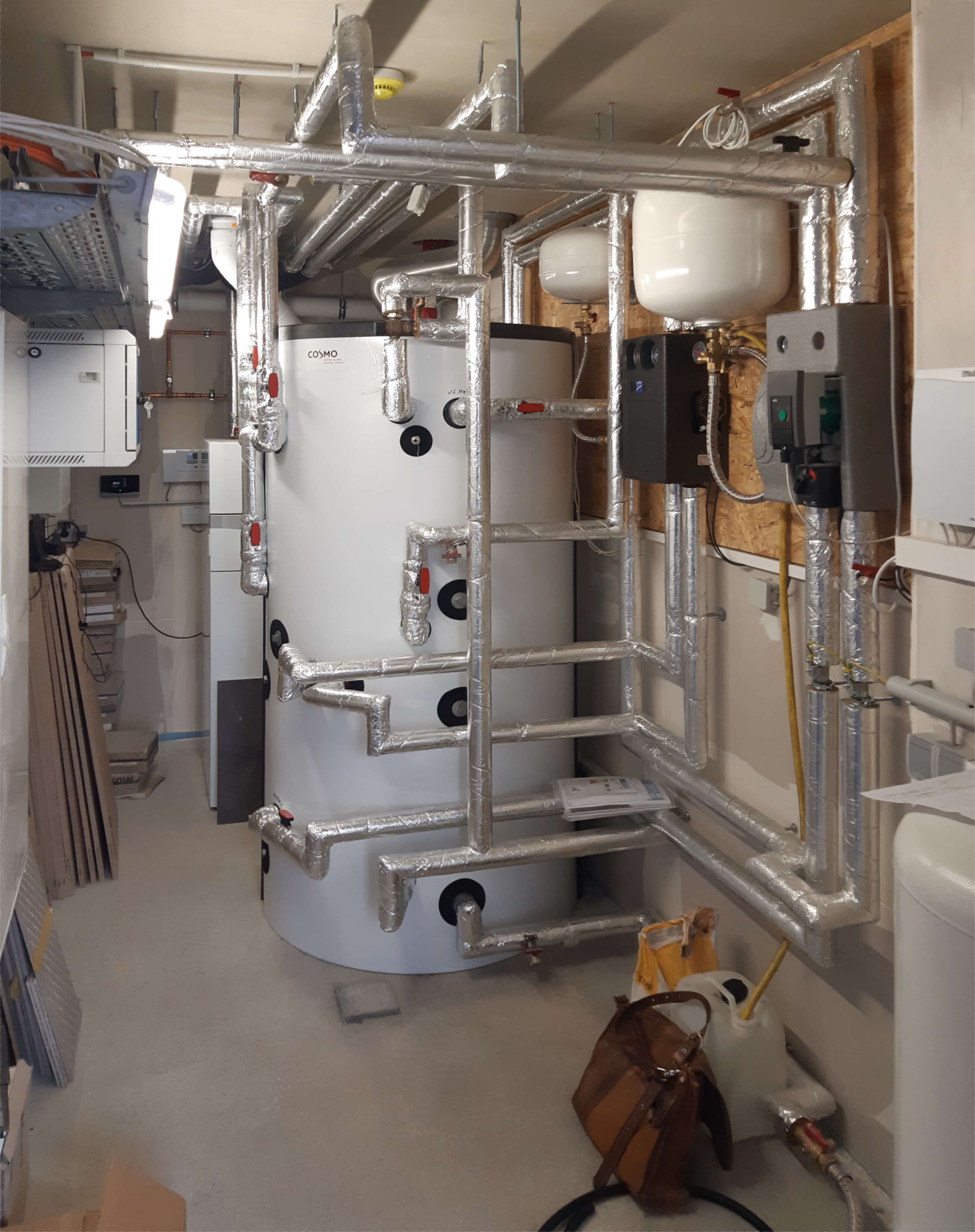 Von FESA bekommen Sie zum Beispiel auch ein Hybridsystem mit Wärmepumpe und Gasheizung installiert, das Ihre jährlichen Heizkosten auf ein Minimum reduziert.